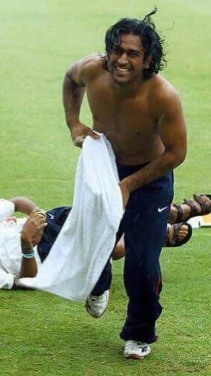 MS Dhoni running - Reddy Anna Club Hero Athlete